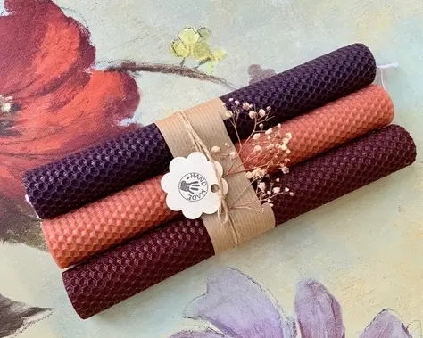 Set 3 lumânări fagure handmade, mov, portocaliu și grena