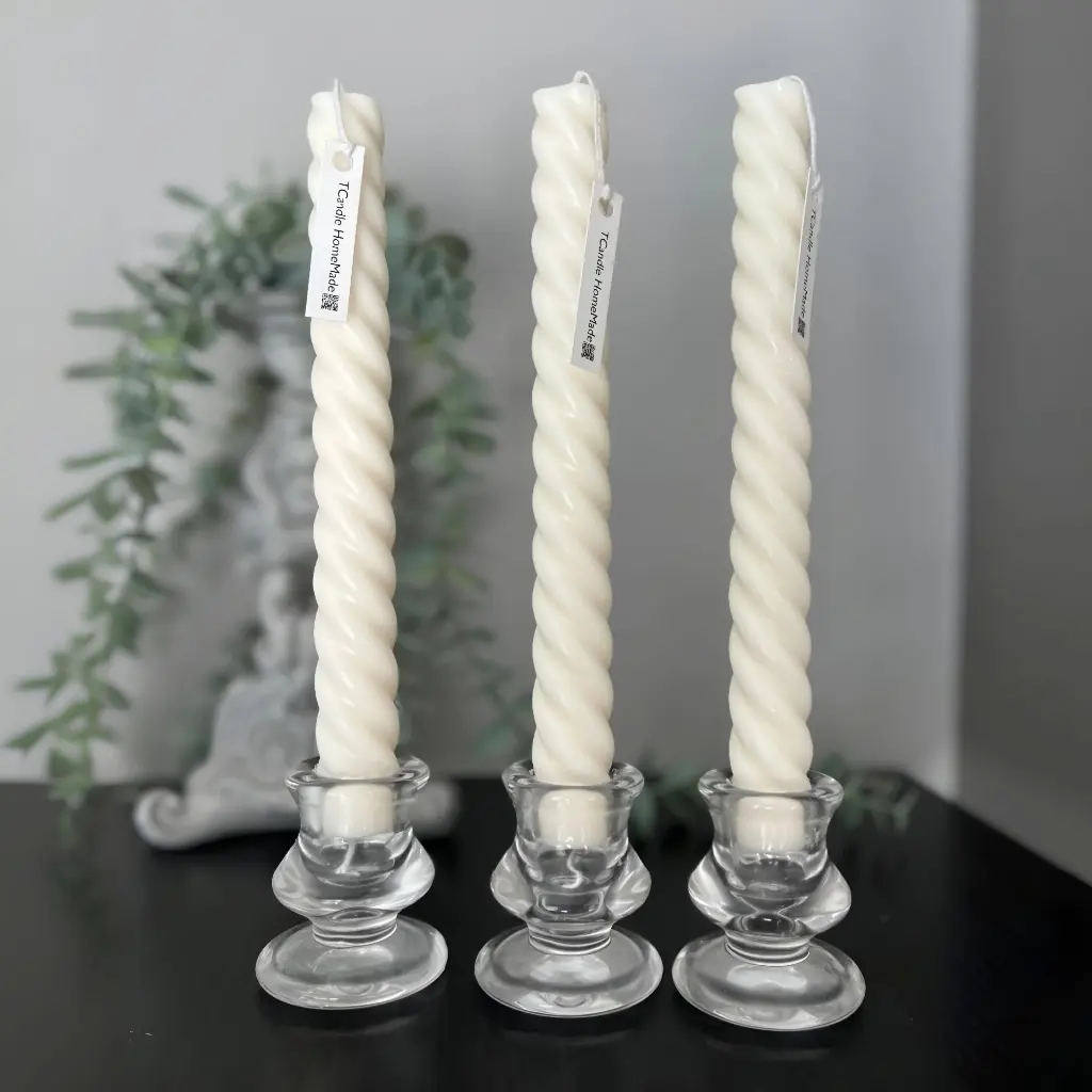 Set 3 lumânări decorative din ceară de soia, formă cilindrică spirală, albe, eco-friendly și elegante