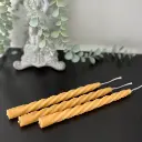 Set trei lumânări ceară albine sfeșnic și lumânare trandafir suport lemn
