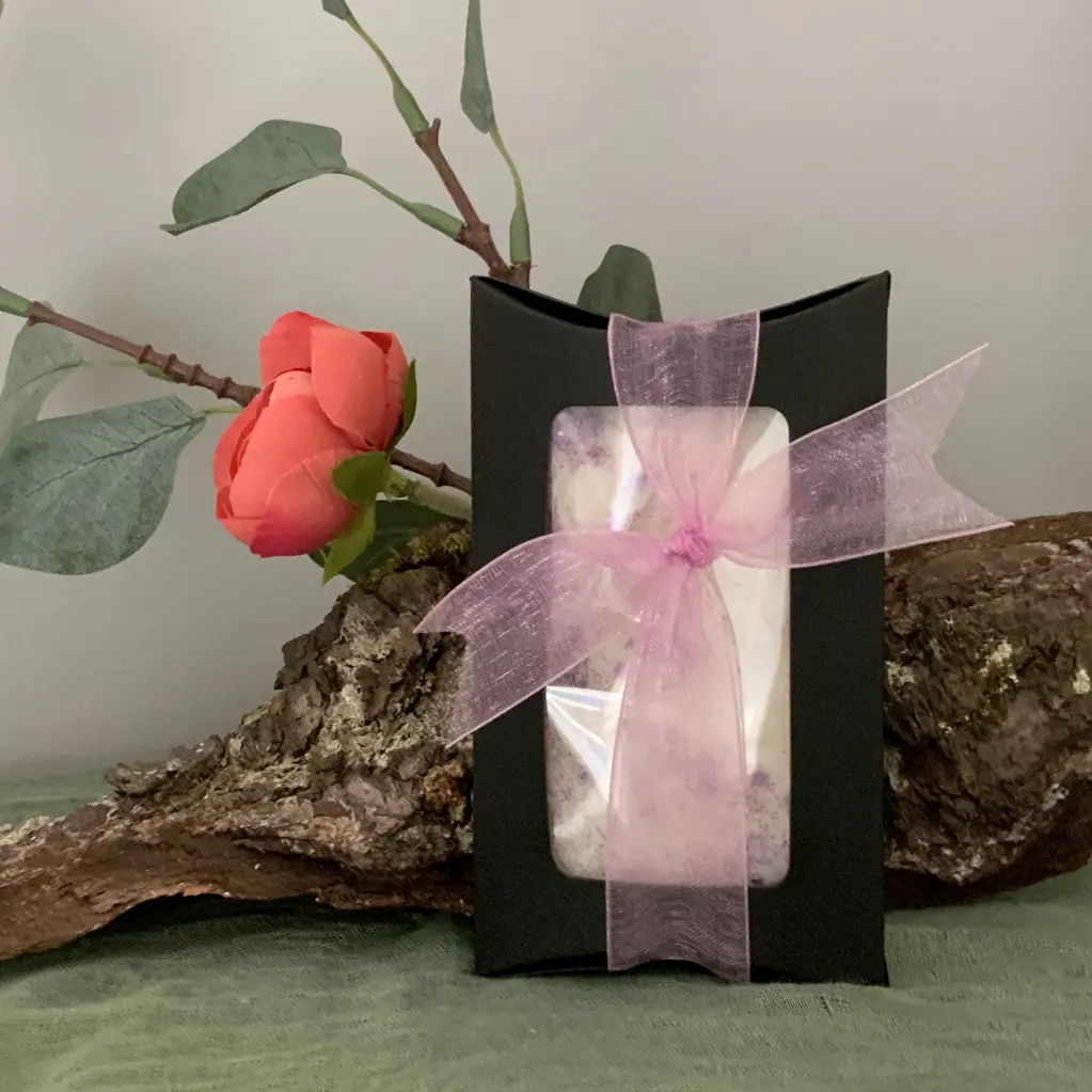 Mărțișor tabletă soia sclipici mov pudrat WaxMelts parfum floral în cutie