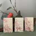 Trei Mărțișoare tablete soia WaxMelts parfum floral sclipici roz pudrat