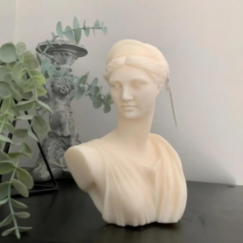 Lumânare bust Artemis decorativă ceară naturală soia albă