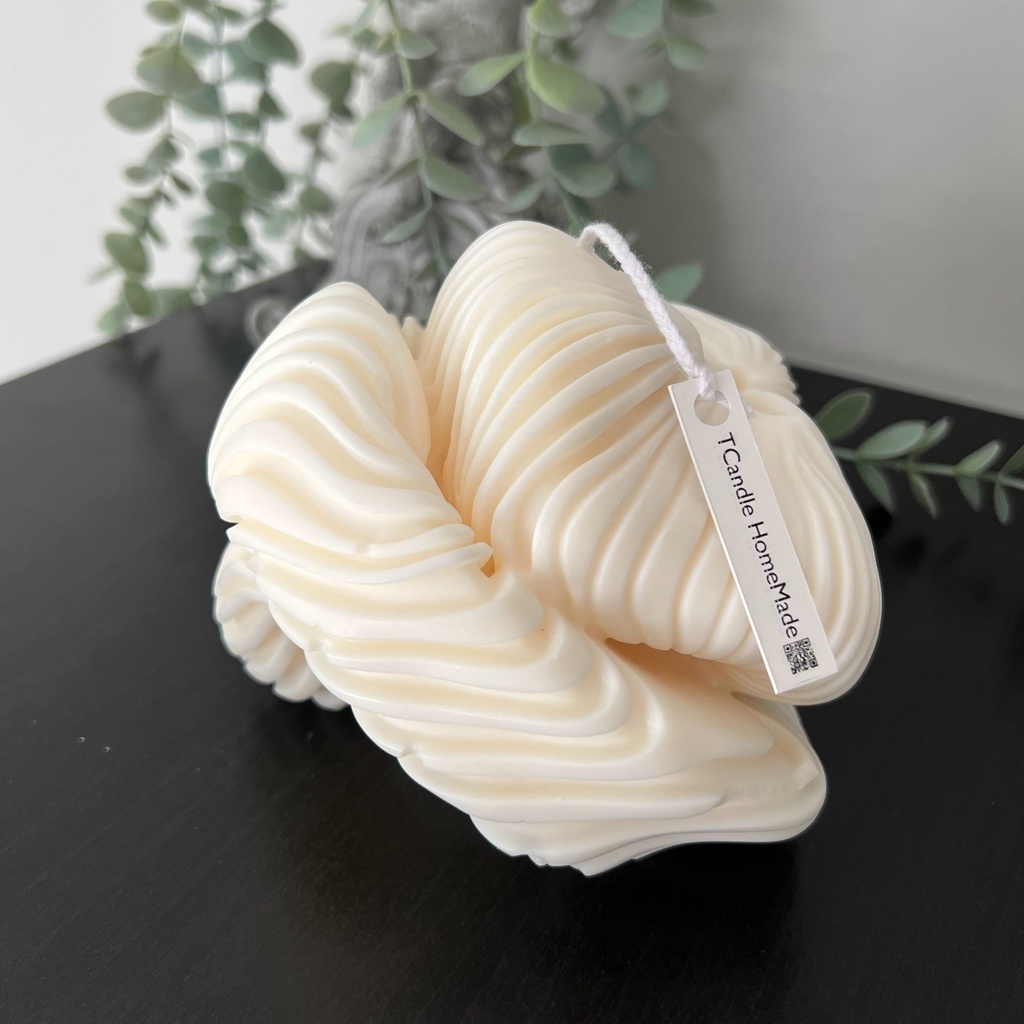 Lumânare decorativă Spiral Rings mică albă din ceară soia