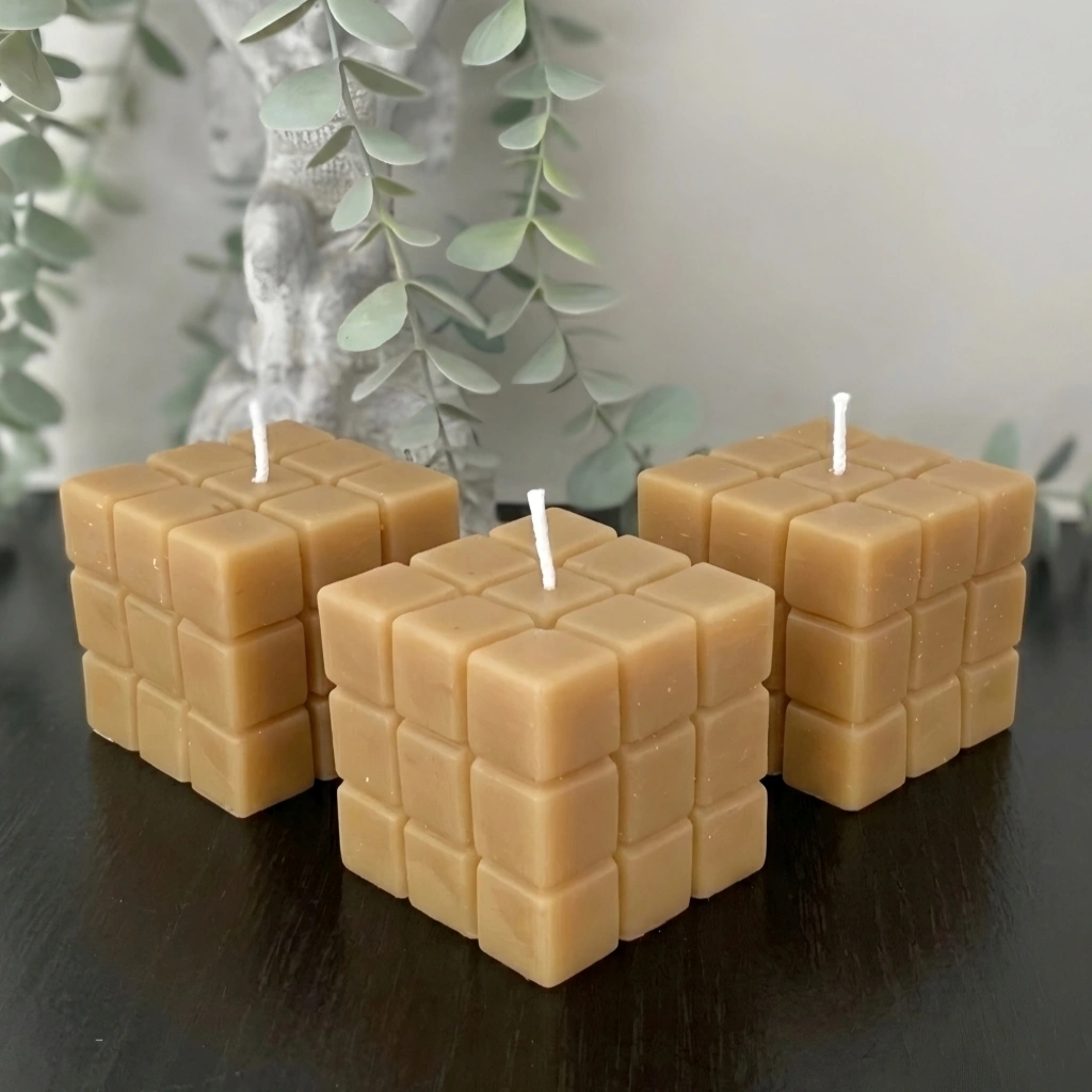 Set 3 lumânări cub Rubik din ceară naturală de albine, cadou