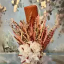Lumânare de botez sau cununie handmade, realizată din ceară de albine naturală, cu un design în nuanțe portocaliu și roz