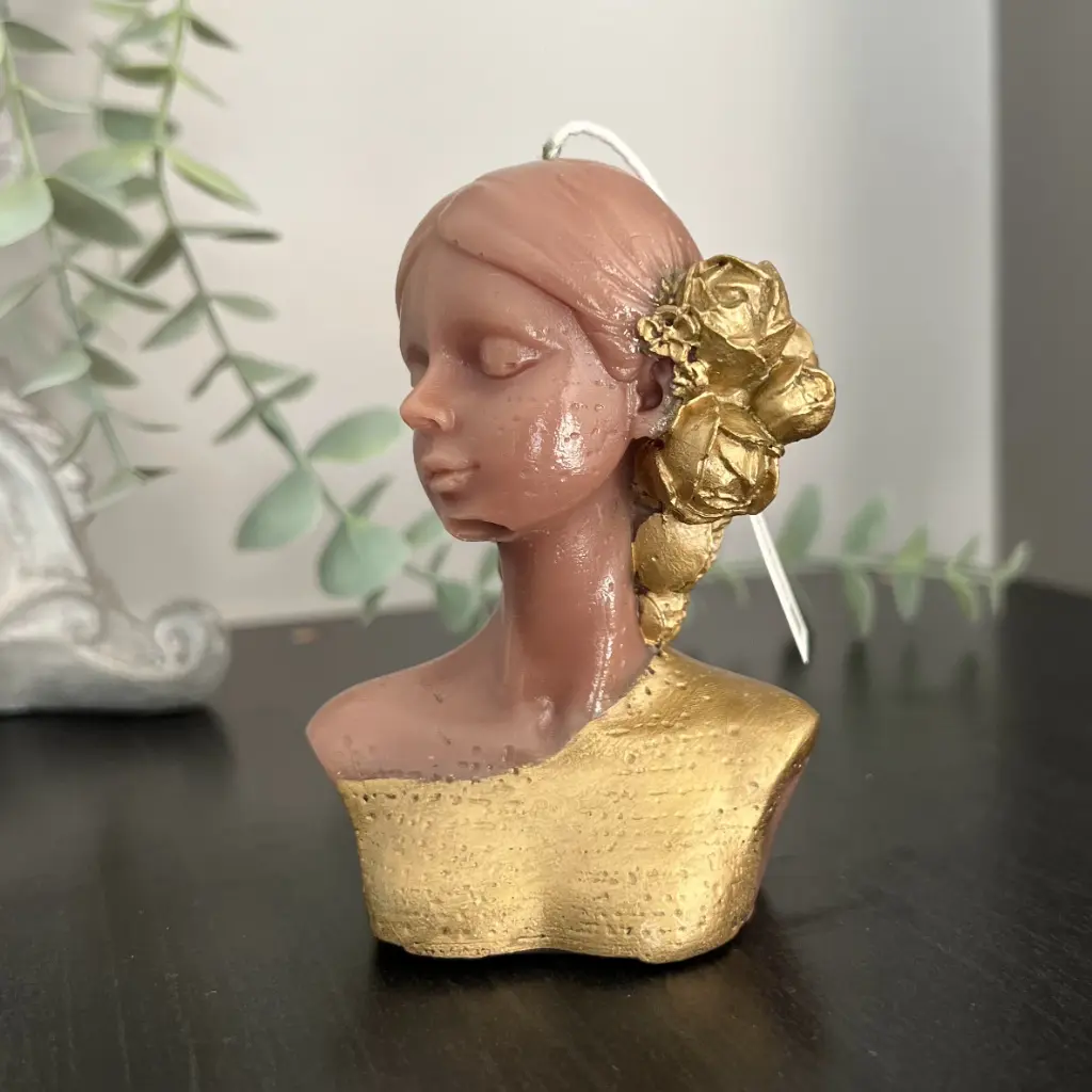 Lumânare decorativă parfumată cu model floral – Fata cu Trandafiri
