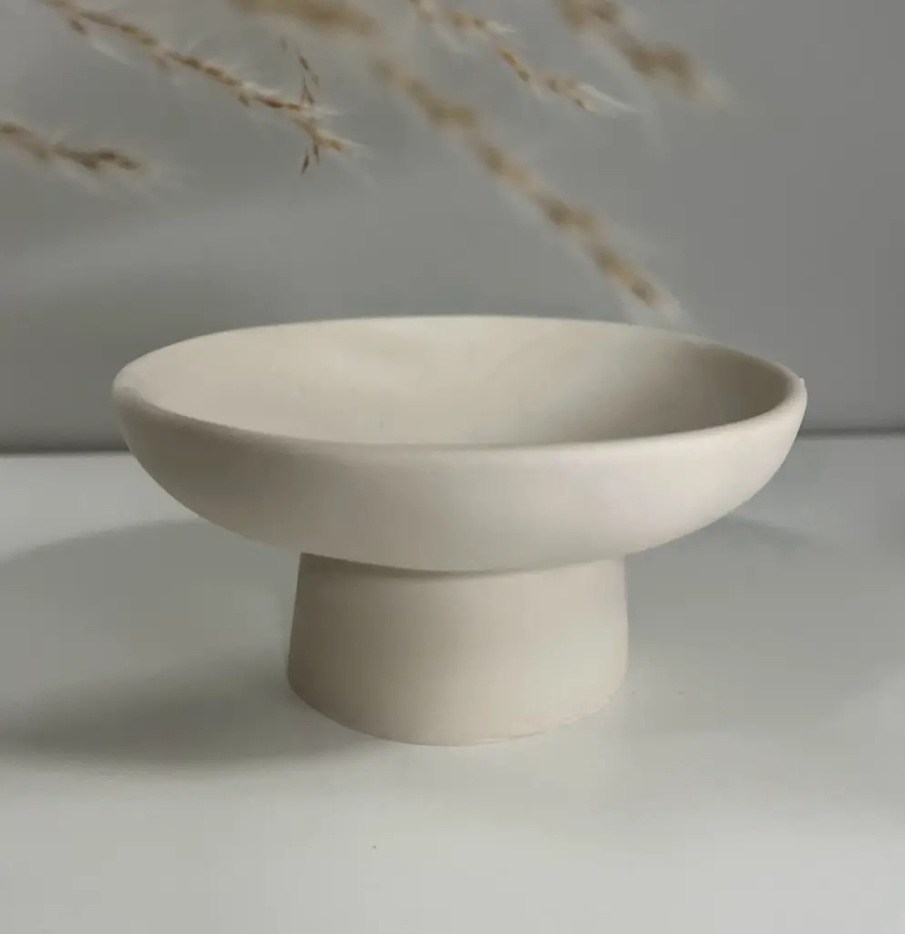 Bol decorativ minimalist alb, realizat manual din Jesmonite ecologic, pentru decor modern și elegant