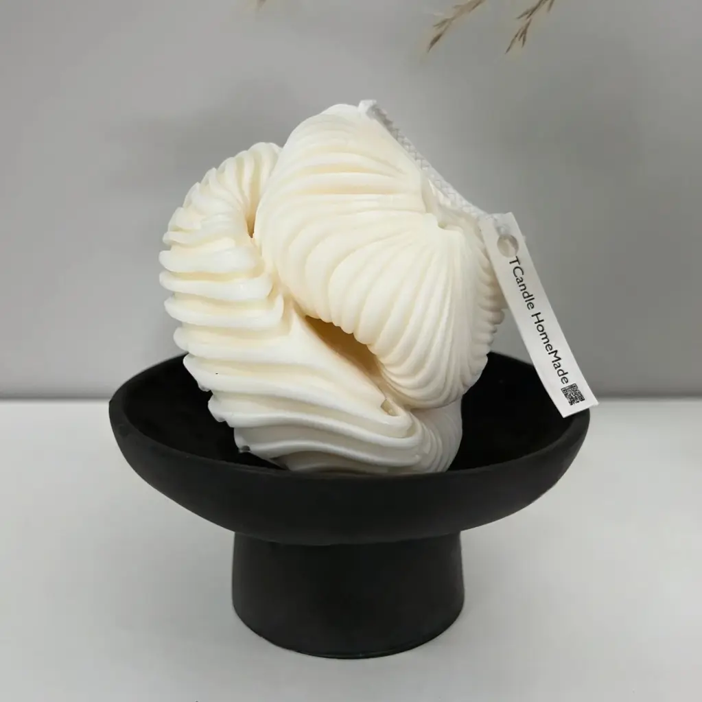 Bol decorativ negru din Jesmonite, cu lumânare handmade din ceară de soia, perfect pentru decor elegant și ecologic