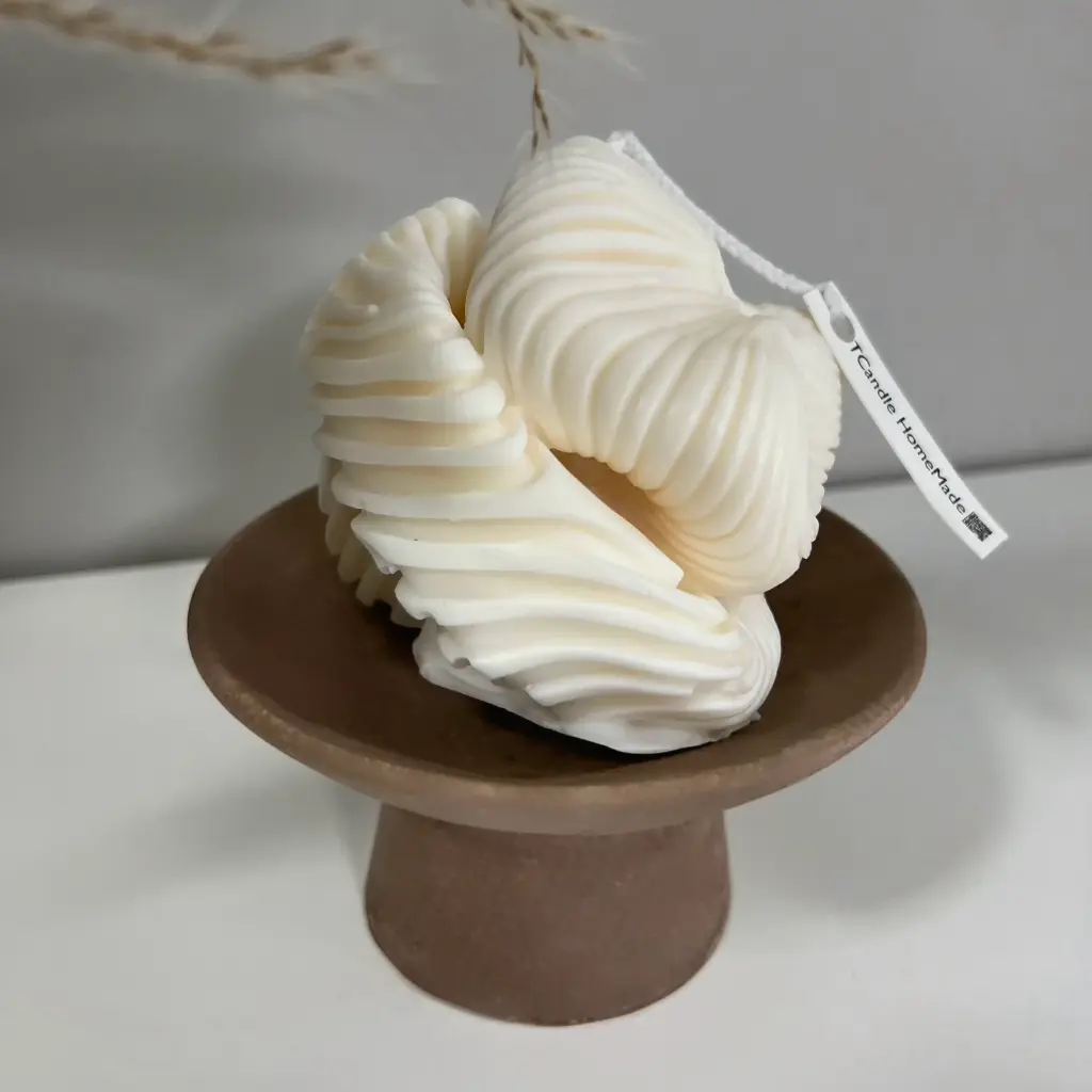 Bol decorativ maro din Jesmonite, cu lumânare handmade din ceară de soia, perfect pentru decor elegant și ecologic