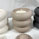 Set de trei lumânări în recipiente Jesmonite în culori alb, beige și gri, cu design circular minimalist
