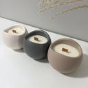 Trei lumânări handmade în recipiente decorative bej, alb și gri Infinit din Jesmonite