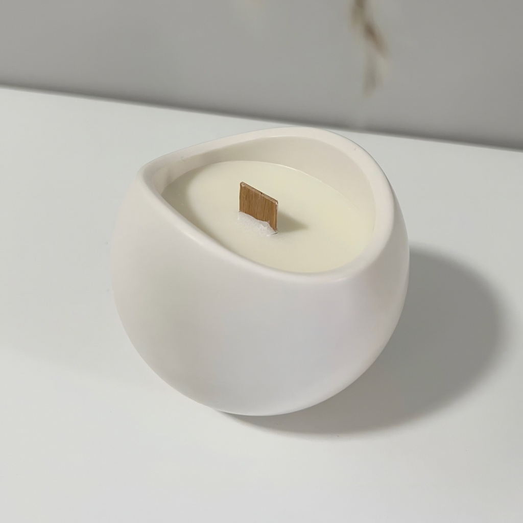Design minimalist – lumânare parfumată în recipient alb Infinit