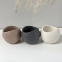Set de 3 lumânări în recipiente decorative, în culori alb, bej și gri, design minimalist