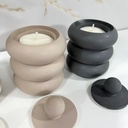 Două recipiente Jesmonite în culori beige și gri, cu design circular minimalist, perfecte pentru decoruri