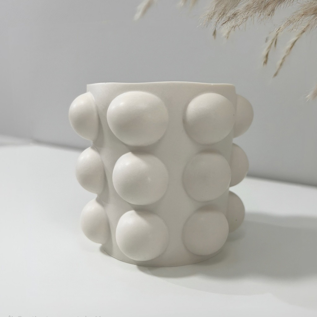 Lumânare handmade în recipient decorativ alb cilindru bubble din Jesmonite
