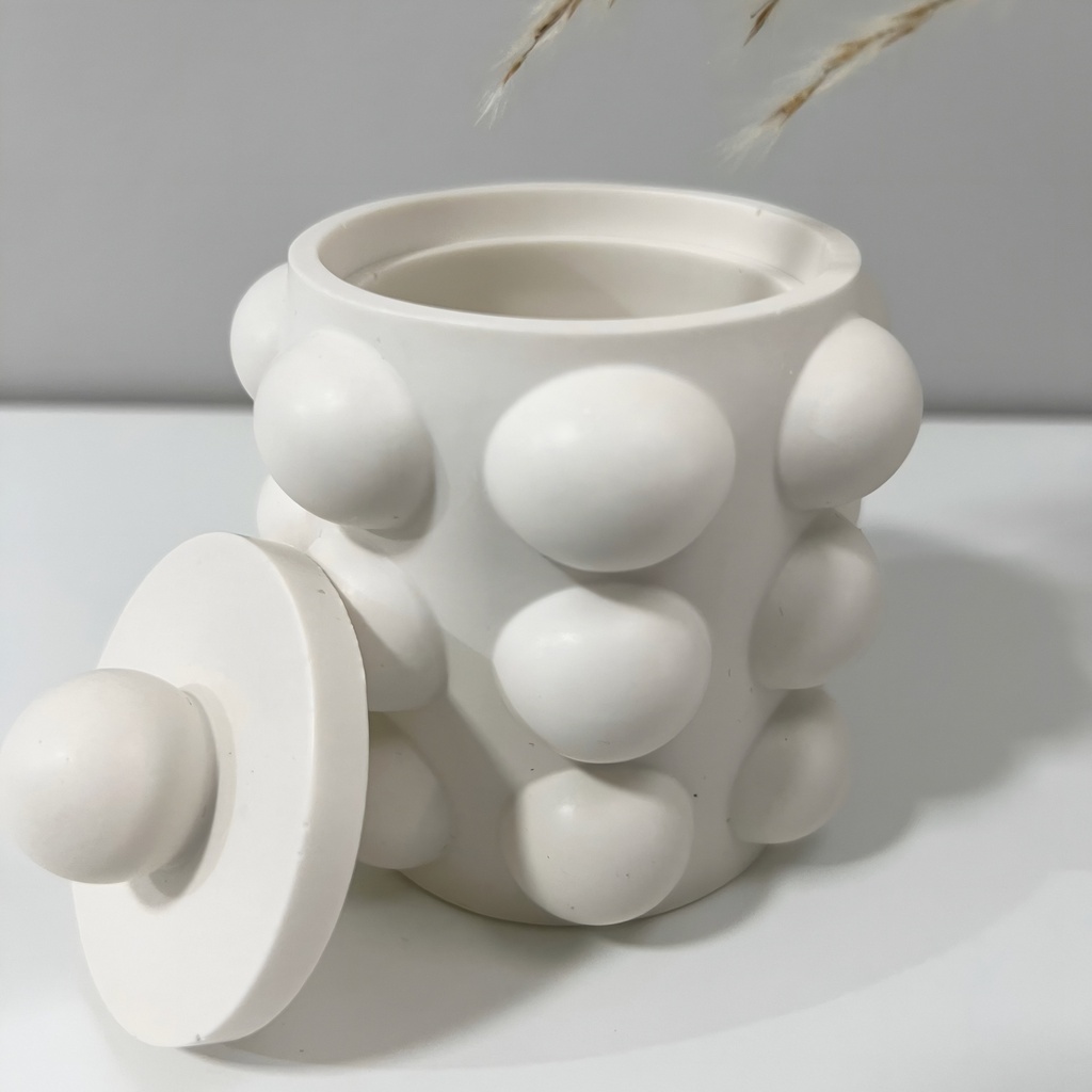 Design minimalist – lumânare parfumată în recipient alb cilindru bubble