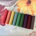 Set de nouă lumânări din ceară de albine, model fagure, în culorile curcubeului, ideale pentru decoruri vesele și colorate