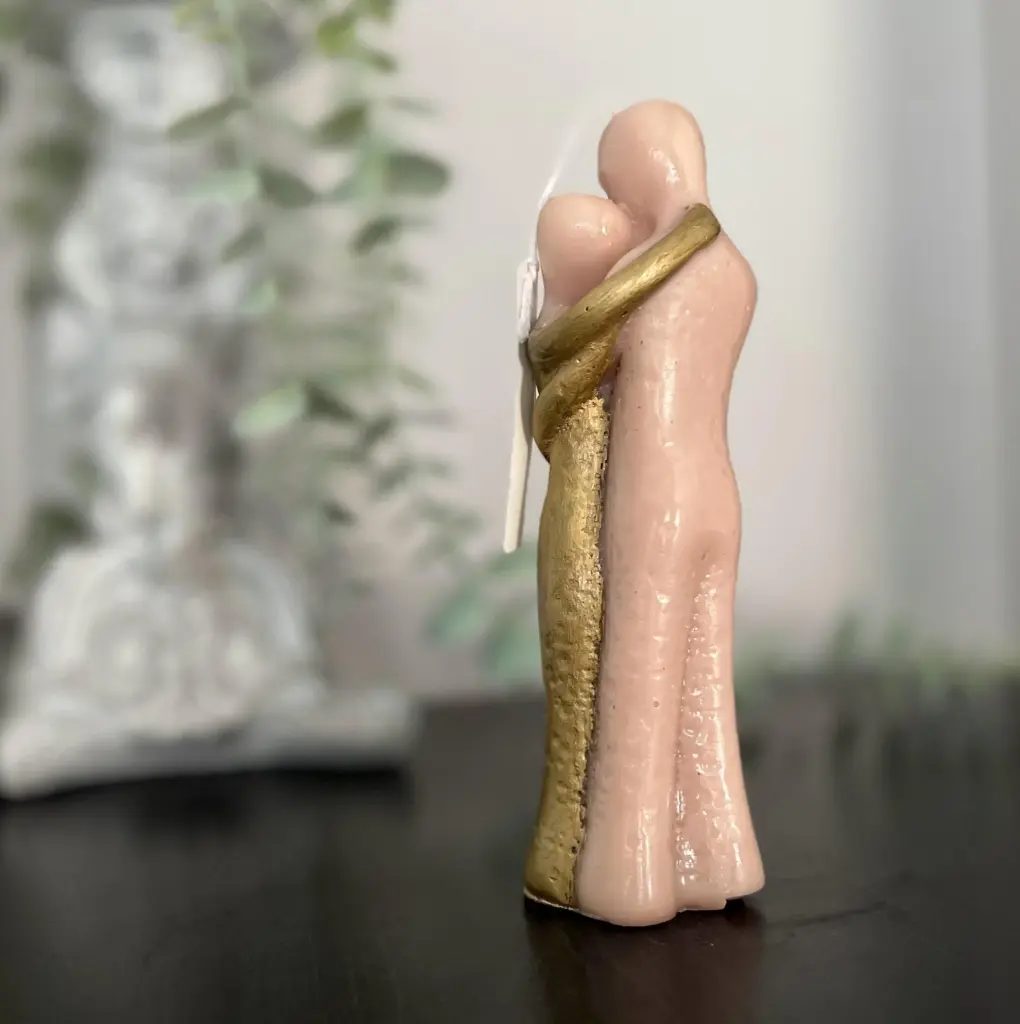 Lumânare decorativă parfumată Îmbrățișare auriu, ideală pentru decoruri elegante