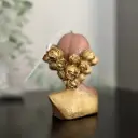 Lumânare handmade parfumată – Fata cu Trandafiri, design elegant