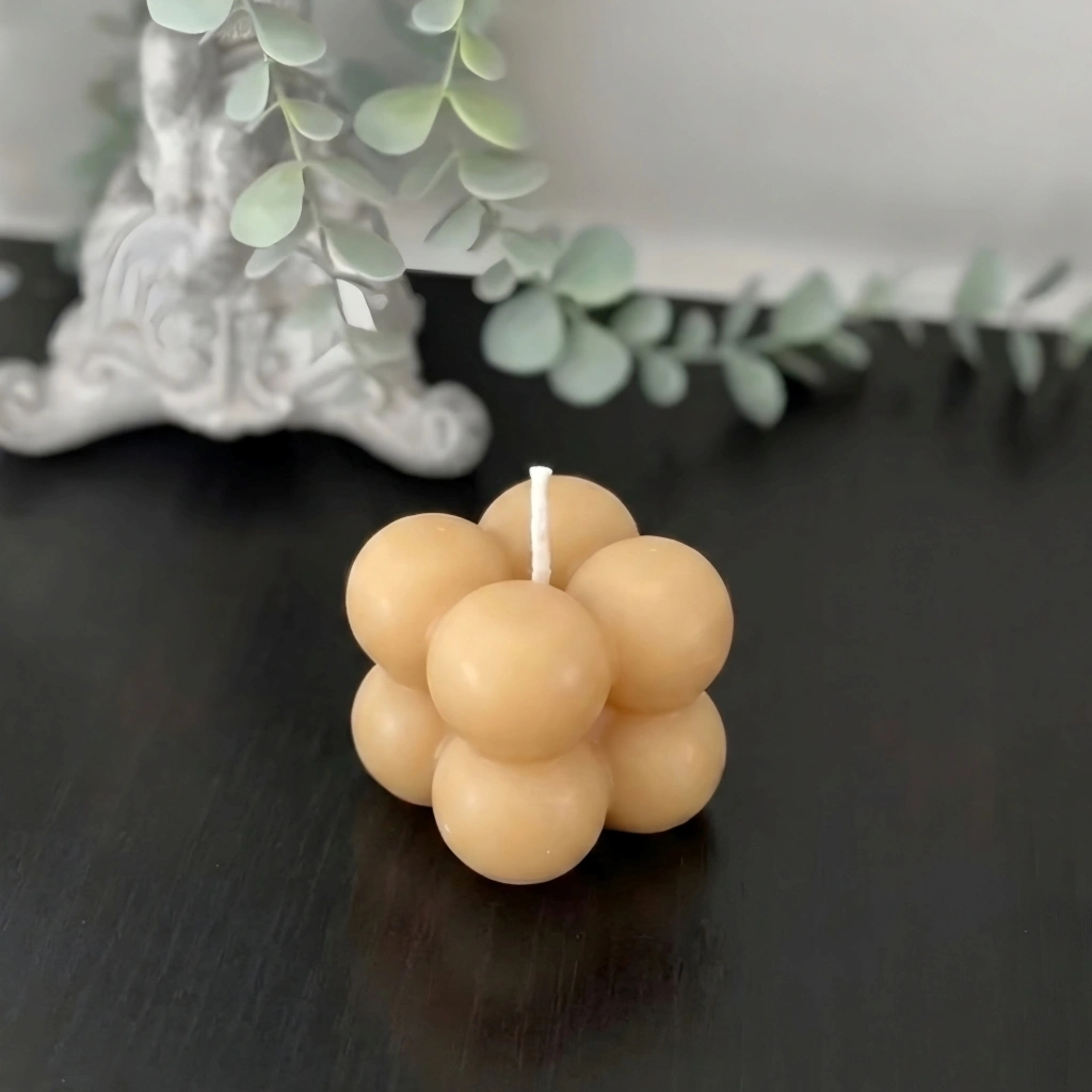 Lumânare cub bubble mic din ceară naturală de albine