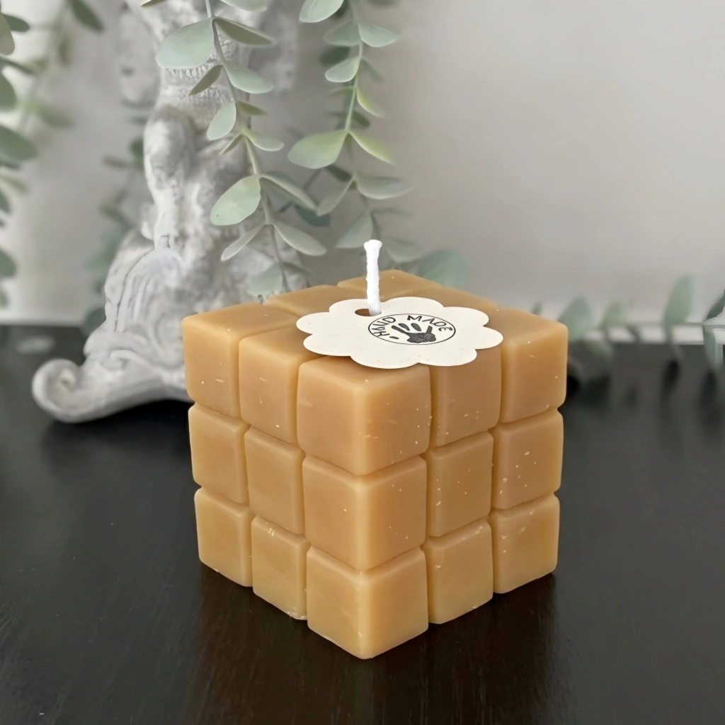 Lumânare cub rubik mare din ceară naturală de albine
