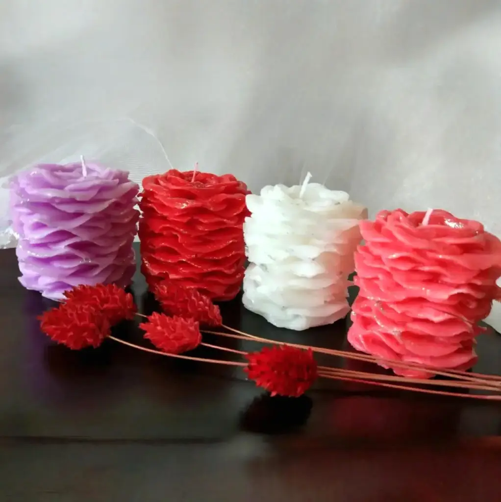Lumânare parfumată decorativă handmade petale
