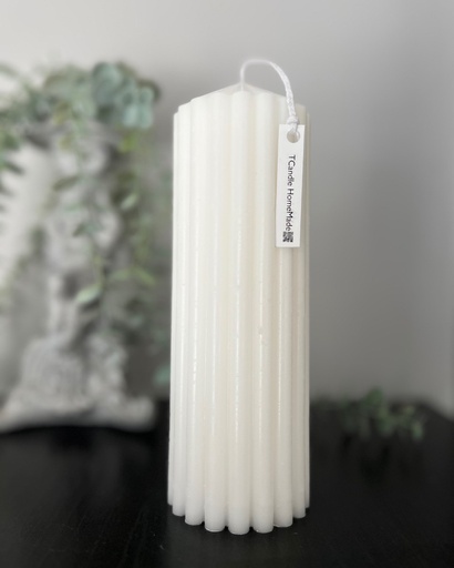 Lumânare decorativă cilindrică striată medie albă