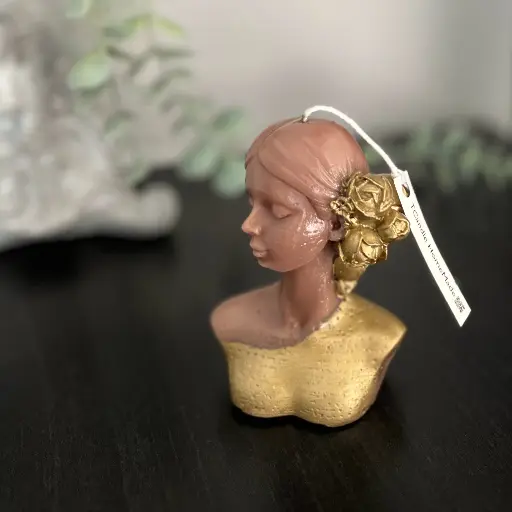 Lumânare parfumată decorativă Fata cu Trandafiri