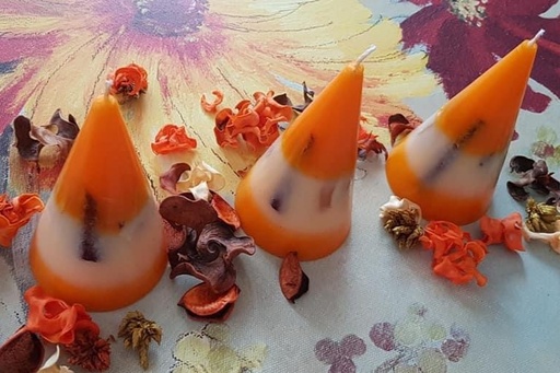 Set trei lumânări decorative conice portocale și scorțișoară