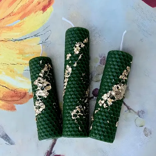 Set trei lumânări fagure verde ocru foiță aurie mici 