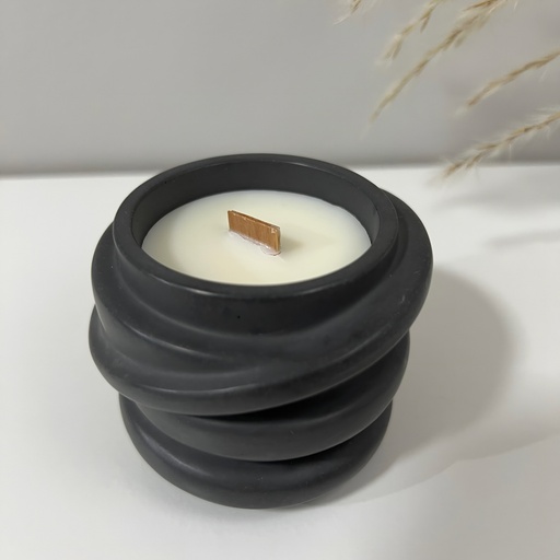 Lumânare în recipient decorativ gri spiralat din Jesmonite