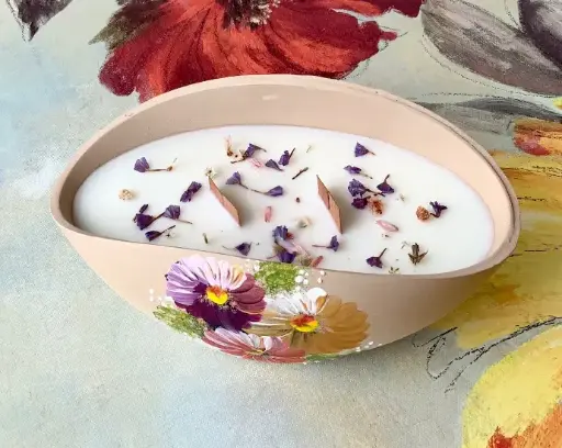 Lumânare soia flori bumbac bol ceramic floral crem