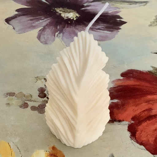 Lumânare frunză mare ceară soia albă parfum lavandă